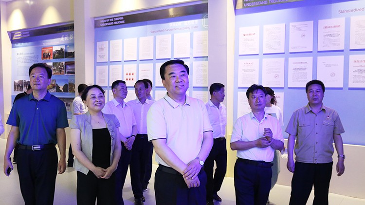 省委常委、省委統(tǒng)戰(zhàn)部部長馬廷禮蒞臨金徽股份調研